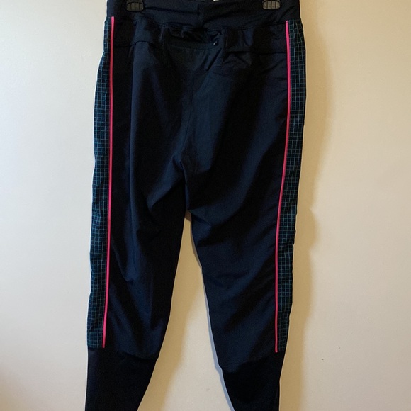 Under Armour Run Anywhere Lightweight Running Pants - Picture 10 of 15